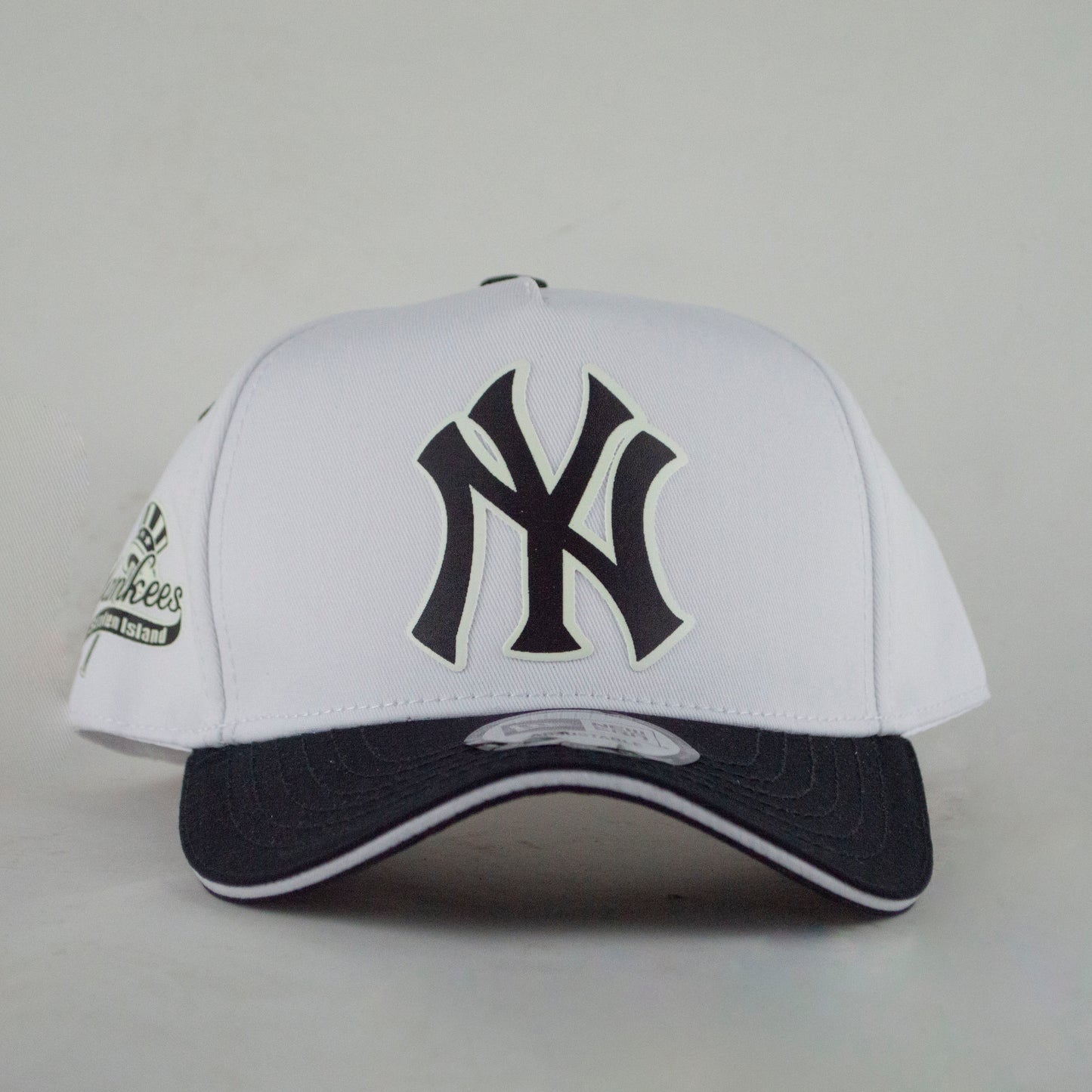 YANKEES WHITE & BLACK